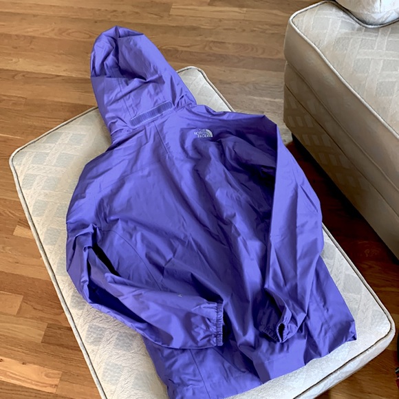 The North Face lightweight coat, HyVent, girls 10-12. - Picture 5 of 10
